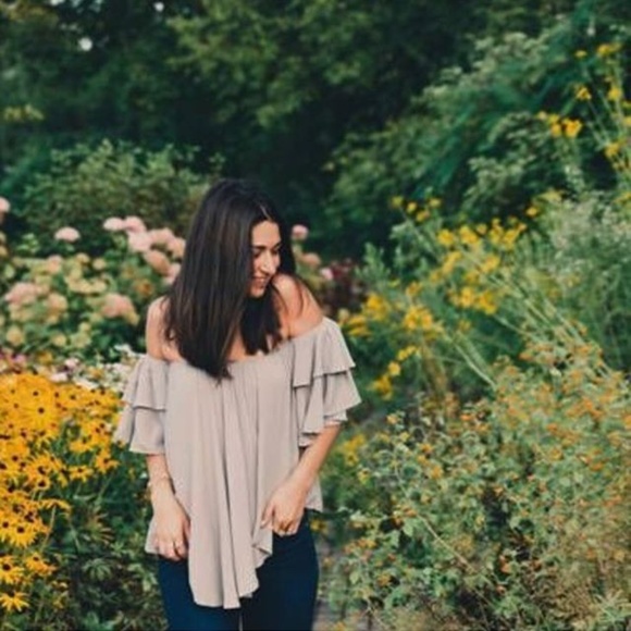 Noa Elle Off The Shoulder Ruffle Sleeve Top Cold - Picture 5 of 5